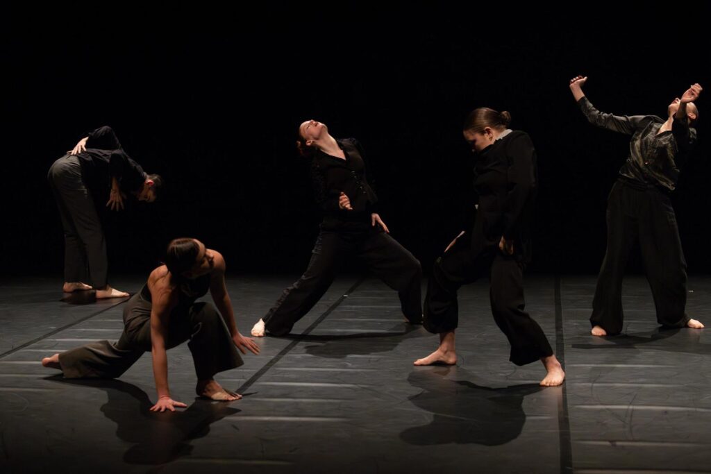 National Academy of Theatre Arts Smoke chor. Eryk Makohon photo Nada Zgank